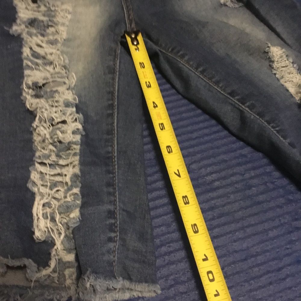 Red Fox Medium Wash Distressed Destroyed Bermuda Shorts Jeans L - Picture 10 of 11